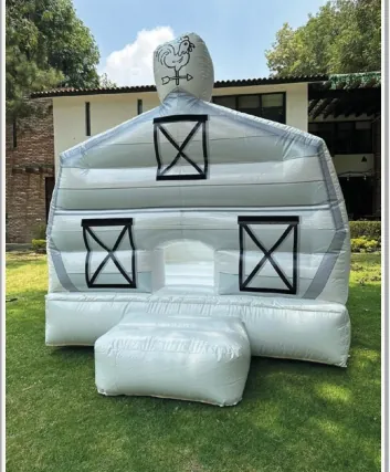 Inflable Granjita en blanco con detalles de granero
